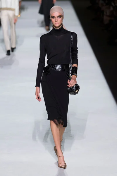 Look 15